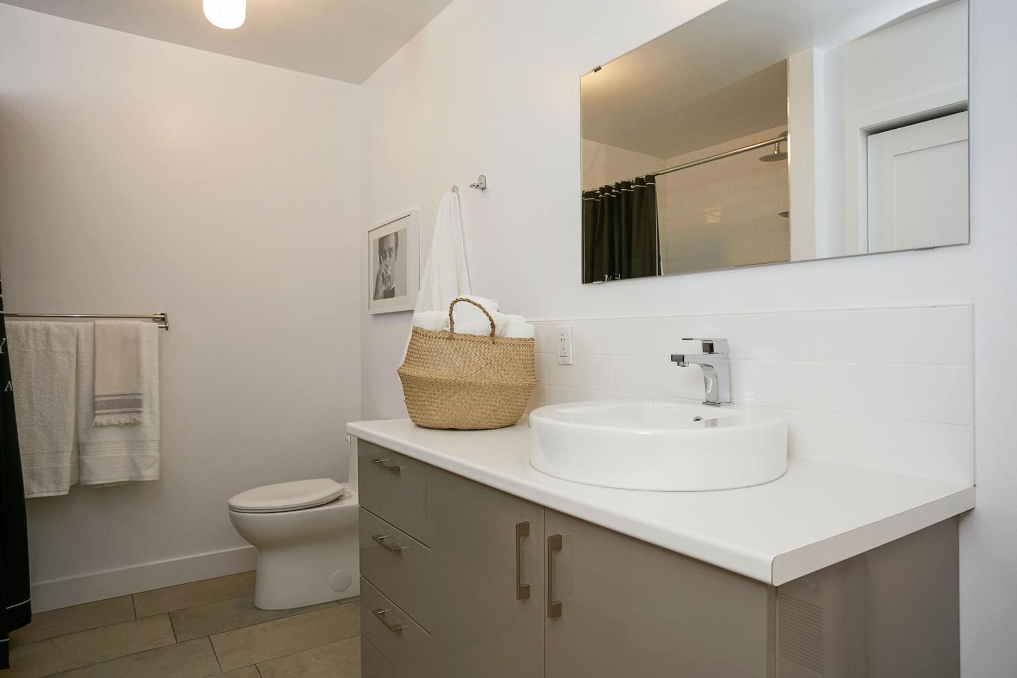 Explore Montreal From Sleek Contemporary Apartment By Den Stays Montréal Quarto foto