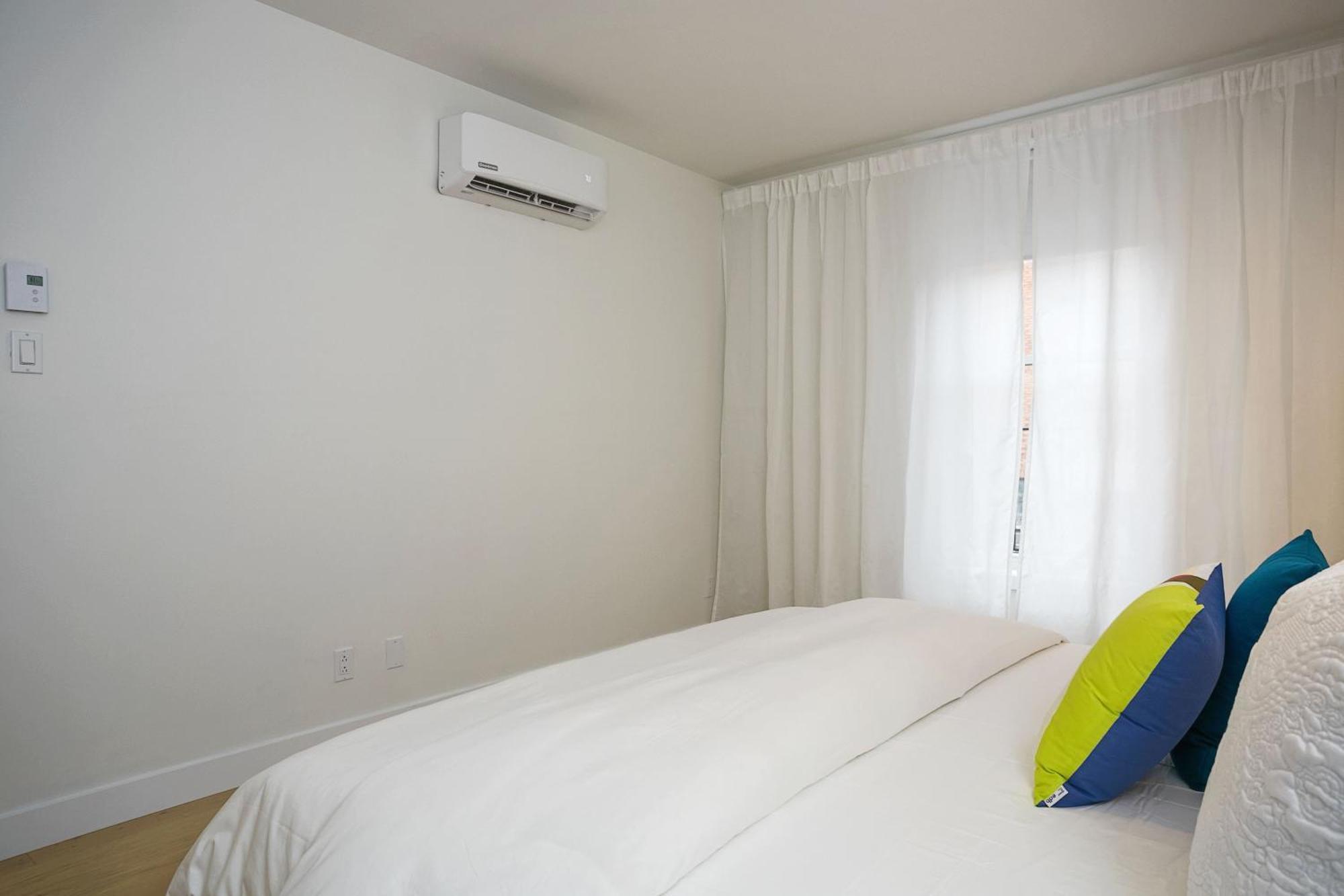 Explore Montreal From Sleek Contemporary Apartment By Den Stays Montréal Quarto foto