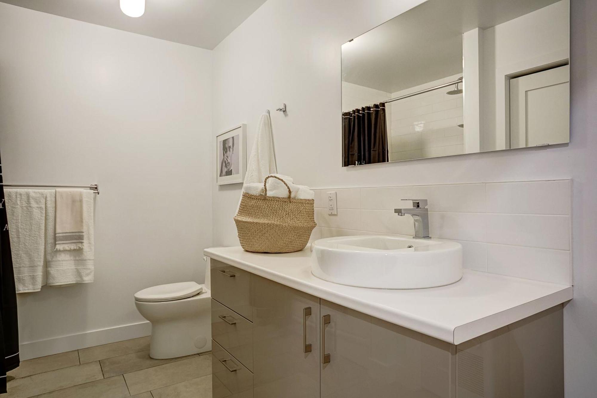 Explore Montreal From Sleek Contemporary Apartment By Den Stays Montréal Quarto foto